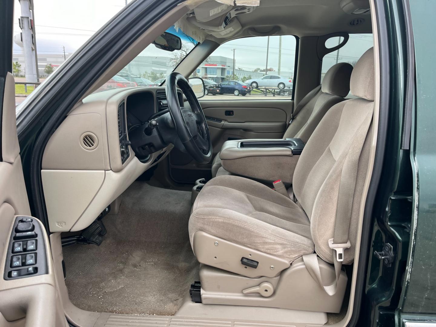 2004 green /TAN GMC Yukon 2WD (1GKEC13V94R) with an 4.8L V8 OHV 16V engine, 4-Speed Automatic Overdrive transmission, located at 14700 Tomball Parkway 249, Houston, TX, 77086, (281) 444-2200, 29.928619, -95.504074 - Photo#8